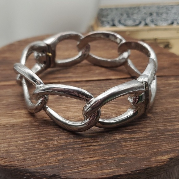 Jewelry - B1913 silver tone buckle bracelet‎